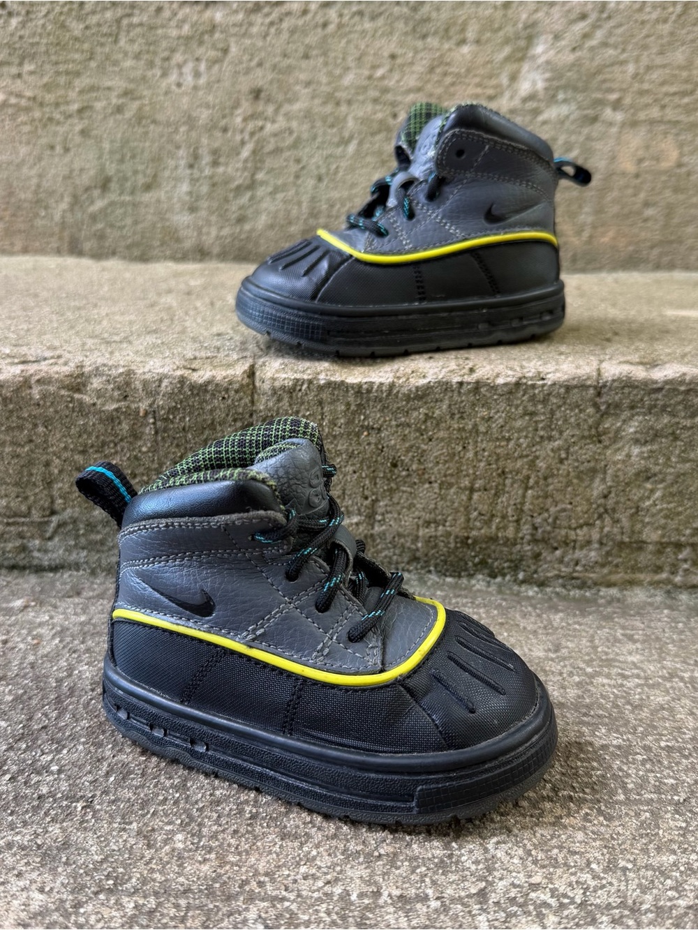 Nike ACG Woodside II High Toddler Boots Size 5C Black Dark Gray Volt 524874-002
